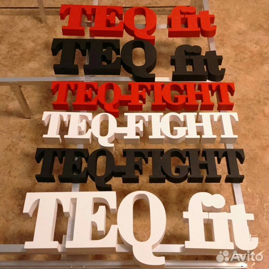 Надписи и хэштеги