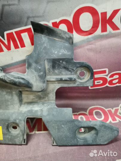 Накладка замка капота передний Toyota RAV4