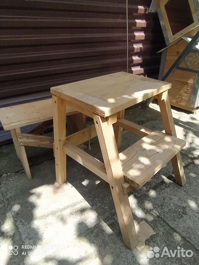 Стулья, табуреты. Дерево. Столы