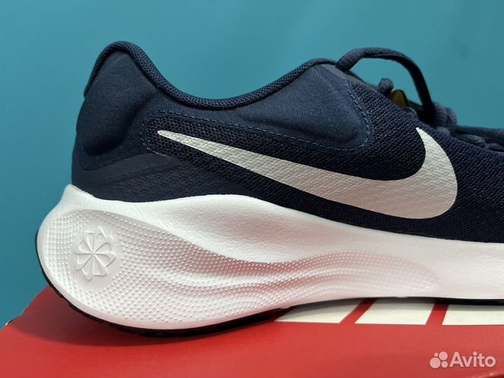 Кроссовки Nike Revolution 7