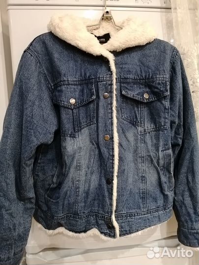 Продам джинсовую меховую куртку с капюшоном