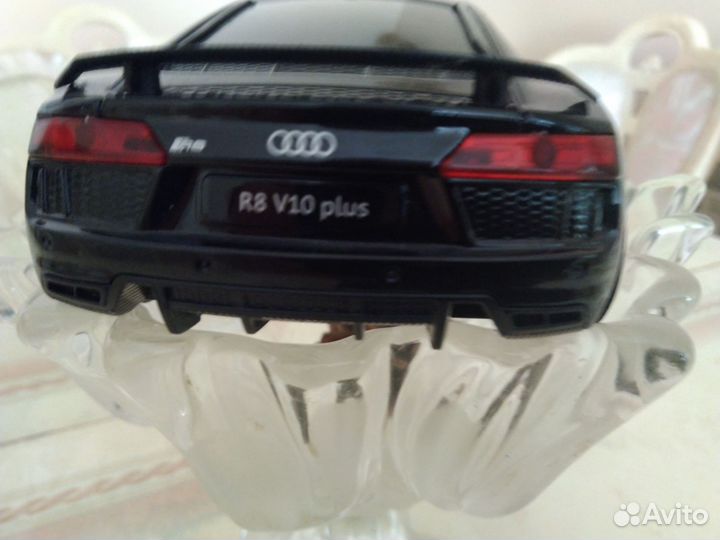 Ауди. А 8 V10 plus