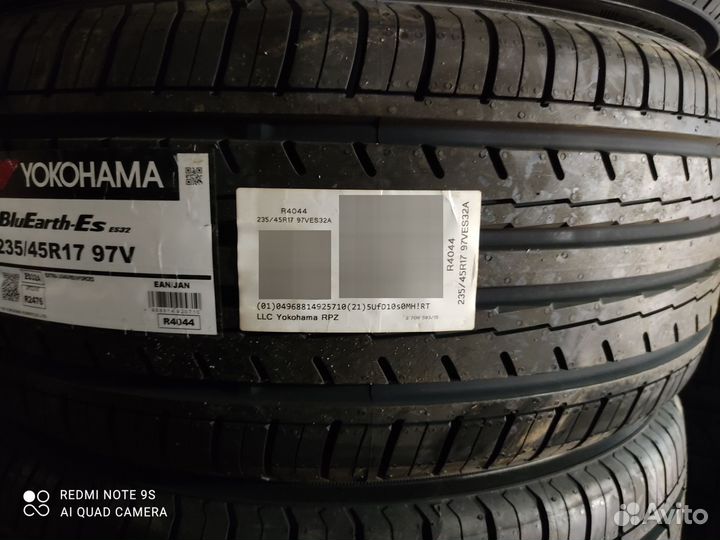 Yokohama Bluearth ES32 235/45 R17 97V
