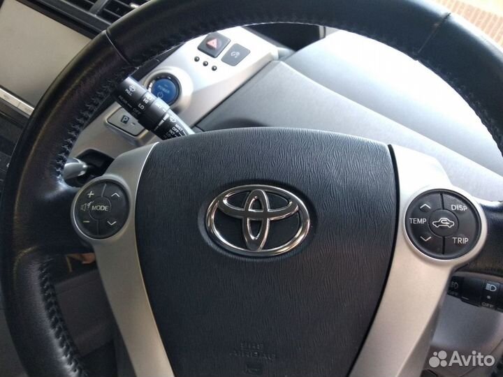 Toyota Prius Alpha 1.8 AT, 2014, 130 000 км