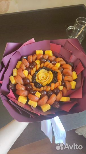 Сладкий букет из конфет