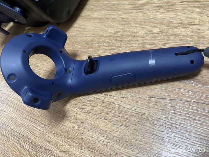 HTC Vive Pro 2 HMD + Vive Controllers 2.0