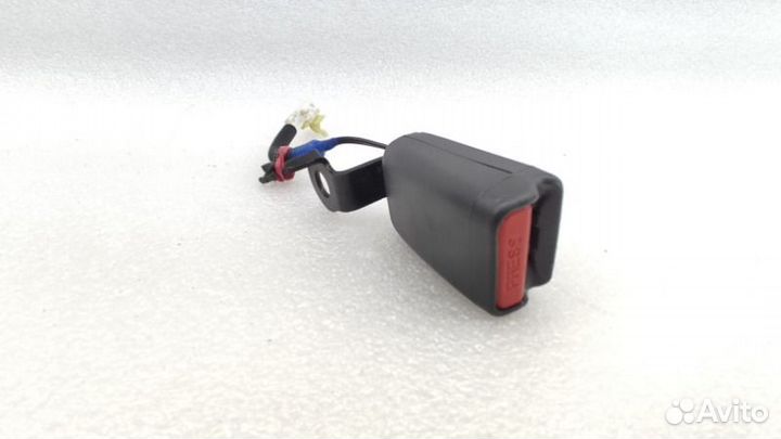 Ответная часть ремня безопасности задняя правая