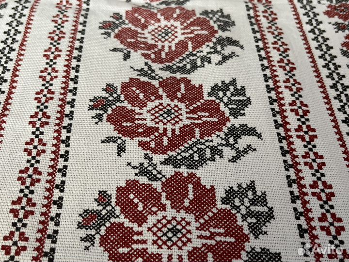 Большая скатерть с вышивкой