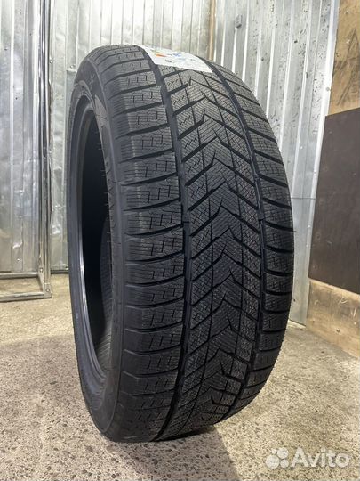 Zmax Winterhawke II 295/40 R21