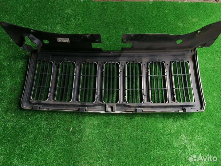 Решетка радиатора Jeep Commander XK 2005-2010