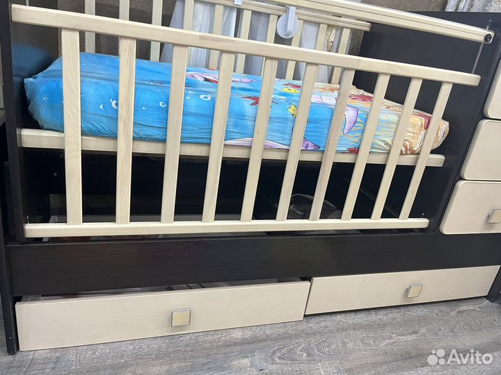 Детская кроватка трансформер с маятником