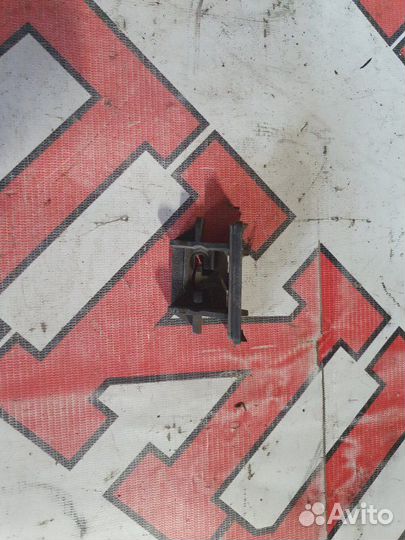 Кронштейн накладки стойки левый Volkswagen Touareg