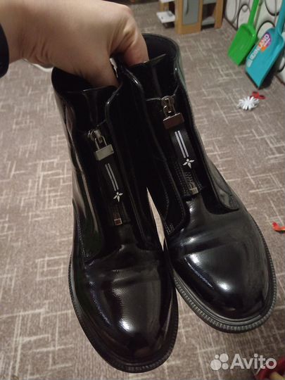 Ботинки лакированные