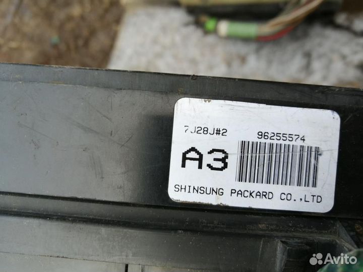 Блок предохранителей Daewoo Nubira J100