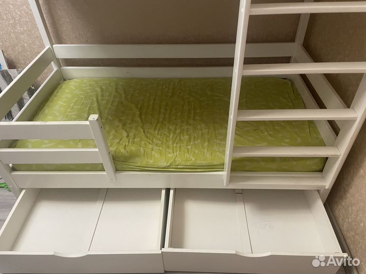 Двухярусная кровать с матрасами бу