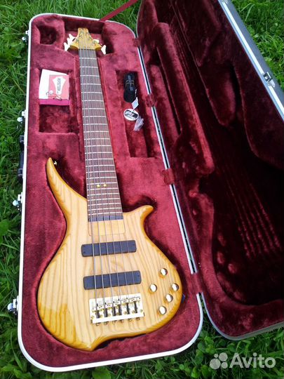 Шестиструнная бас гитара Tune. Custom Shop