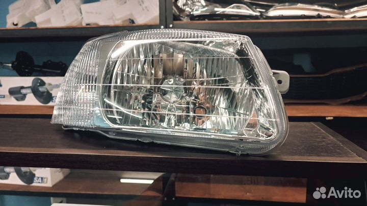 Фара Hyundai Accent правая