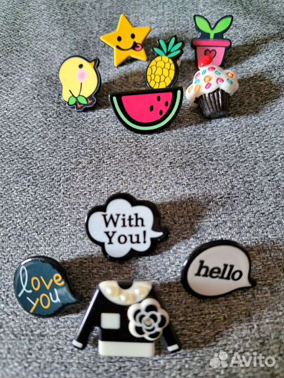 Значки и брошь на одежду из пластика