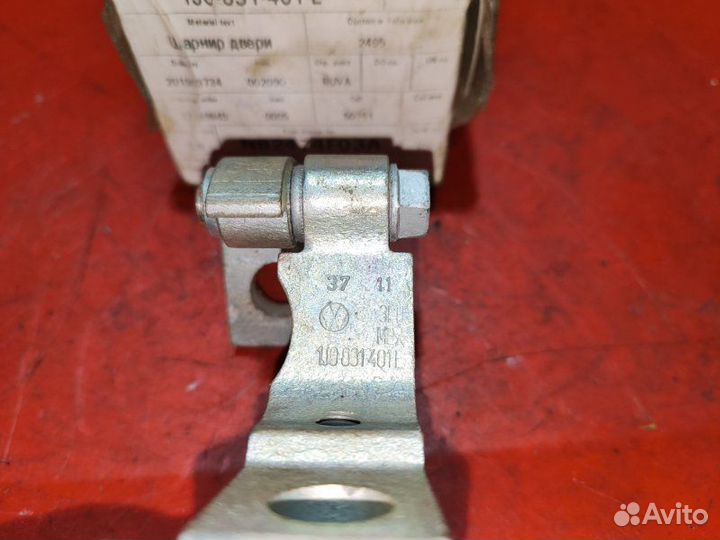 Петля двери передняя левая