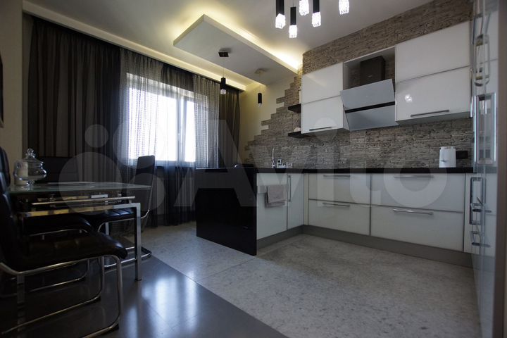 3-к. квартира, 92 м², 20/25 эт.