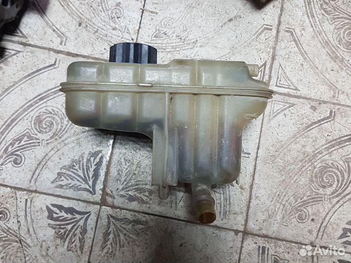 Расширительный бачок Peugeot 407