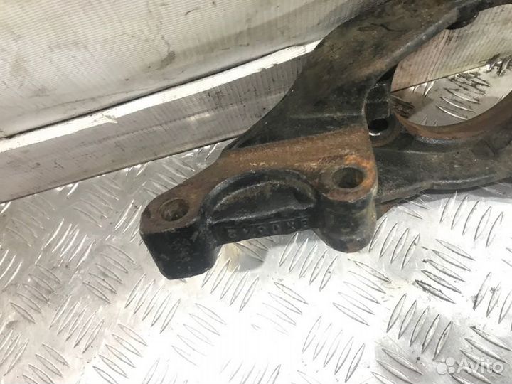 Кулак передний правый Nissan Teana J32 VQ25DE 2012