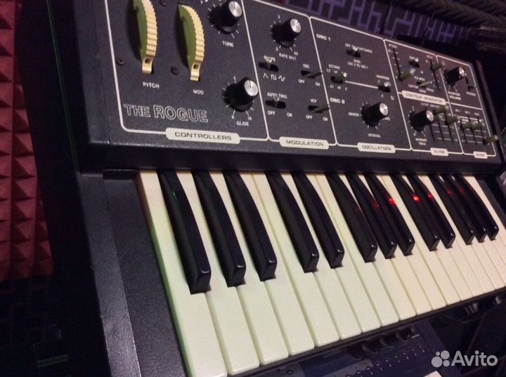 Аналоговый синтезатор Moog Rogue