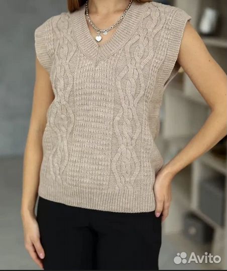 Жилет вязаный