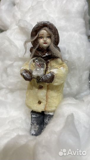 Ватная игрушка Девочка со снежным шаром