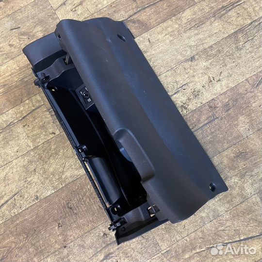 Бардачок Skoda Octavia A5