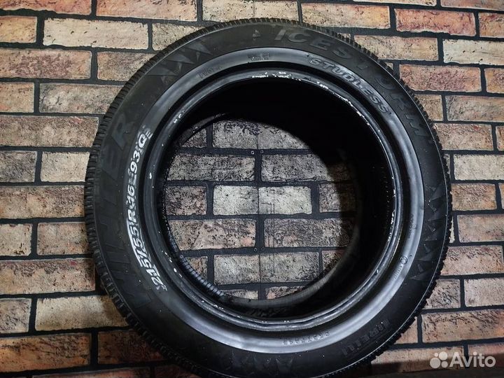 Pirelli Winter Ice Storm 215/55 R16 93Q