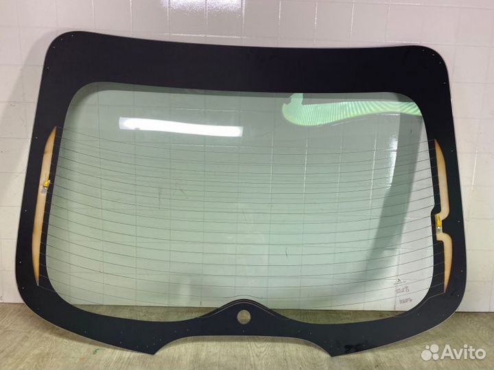 Стекло крышки багажника заднее Mitsubishi Lancer