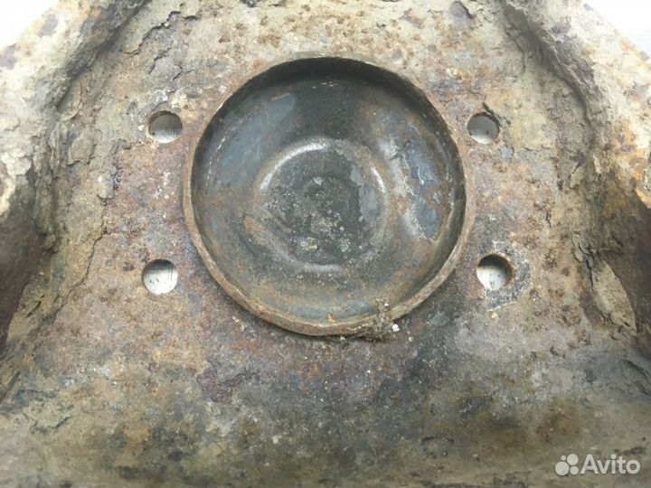 Кронштейн амортизатора Volkswagen Passat B5