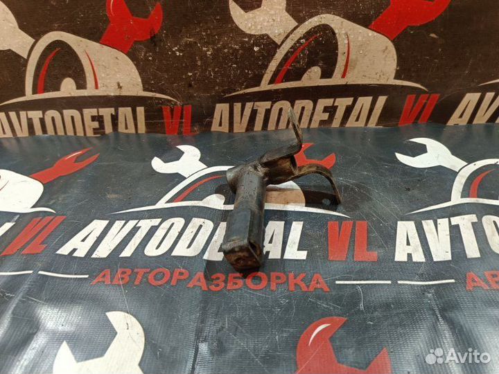 Кронштейн бампера передний левый Kia Sorento BL