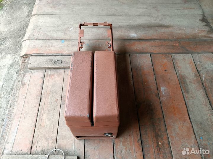 Бардачок центральный Infiniti FX-35/45 S50