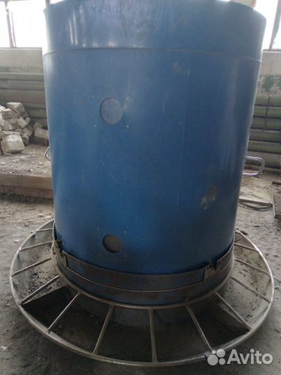 Бункерная кормушка для свиней