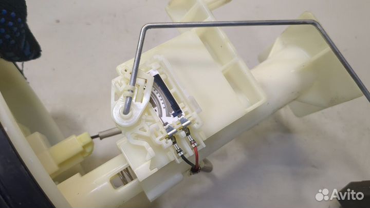 Датчик уровня топлива Jeep Commander, 2006