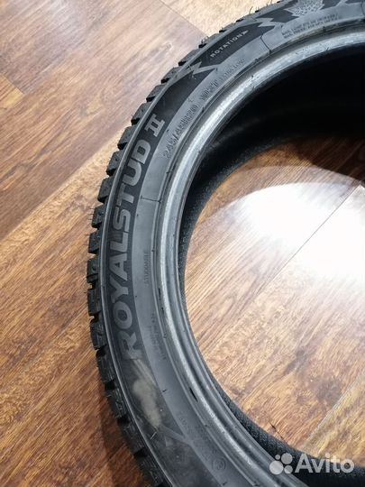 Royal Black Royal Stud II 245/45 R20