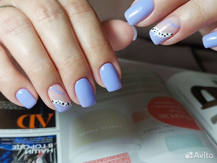 Маникюр и педикюр в салоне