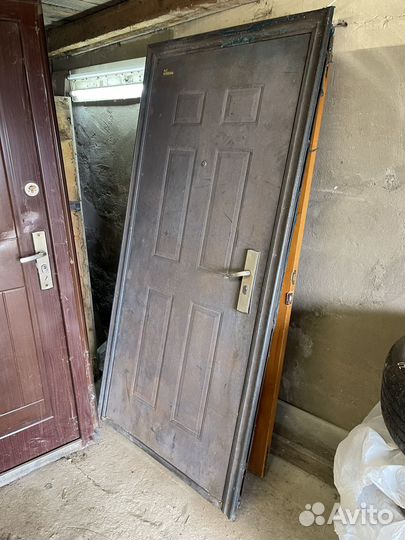 Дверь входная уличная бу
