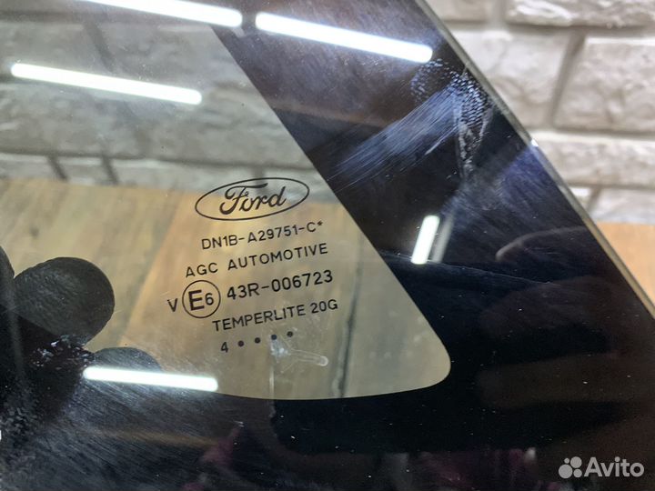 Ford EcoSport Стекло кузовное глухое LH RH