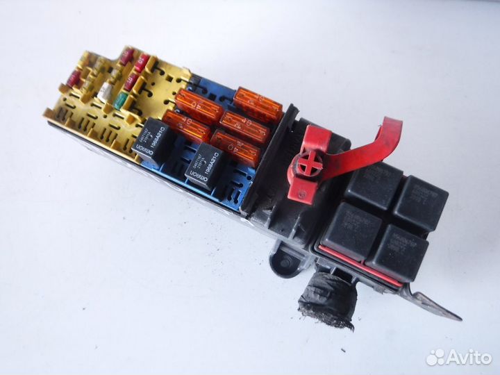 Блок предохранителей Dodge Stratus