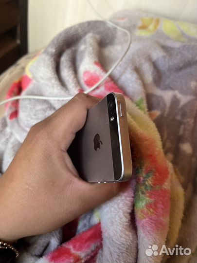 Телефон iPhone se