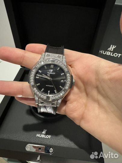 Часы Hublot classic fusion 38 mm с бриллиантами