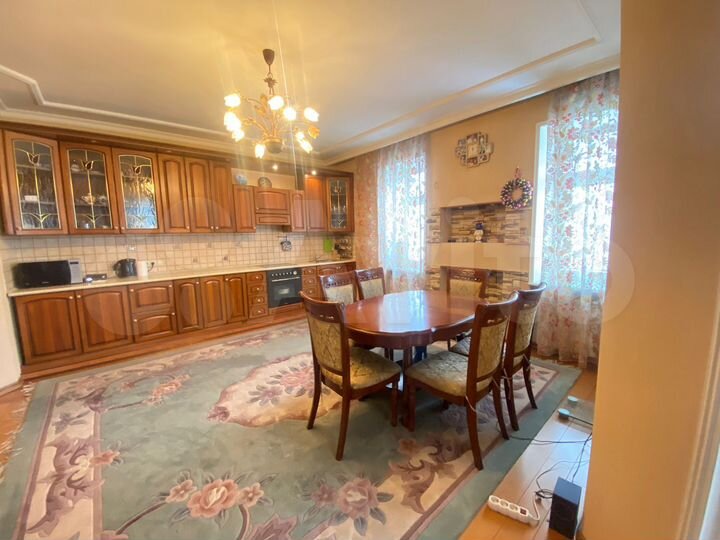 3-к. квартира, 140 м², 2/9 эт.