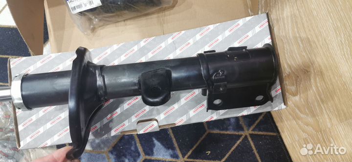 Стойка передняя правая газовая