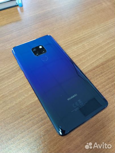 Телефон Huawei Mate 20