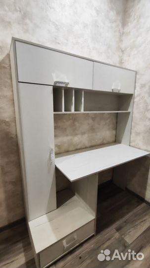 Письменный стол