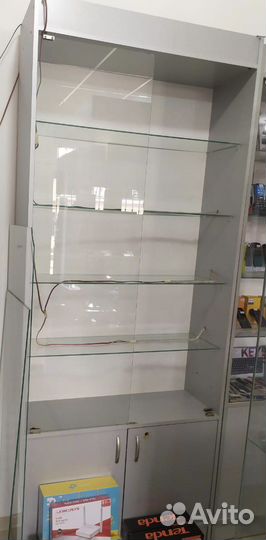 Витрина и столик