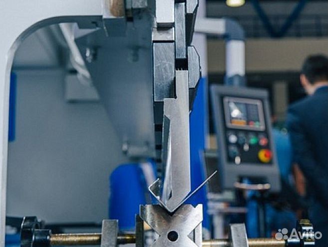 Листогибочный гидравлический пресс с контроллером E22